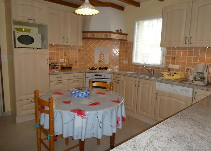 Calme Proche Et Commerces Au Croisic Avec Jardin, Wi-fi, 4 - Fr-1-306-1308 *